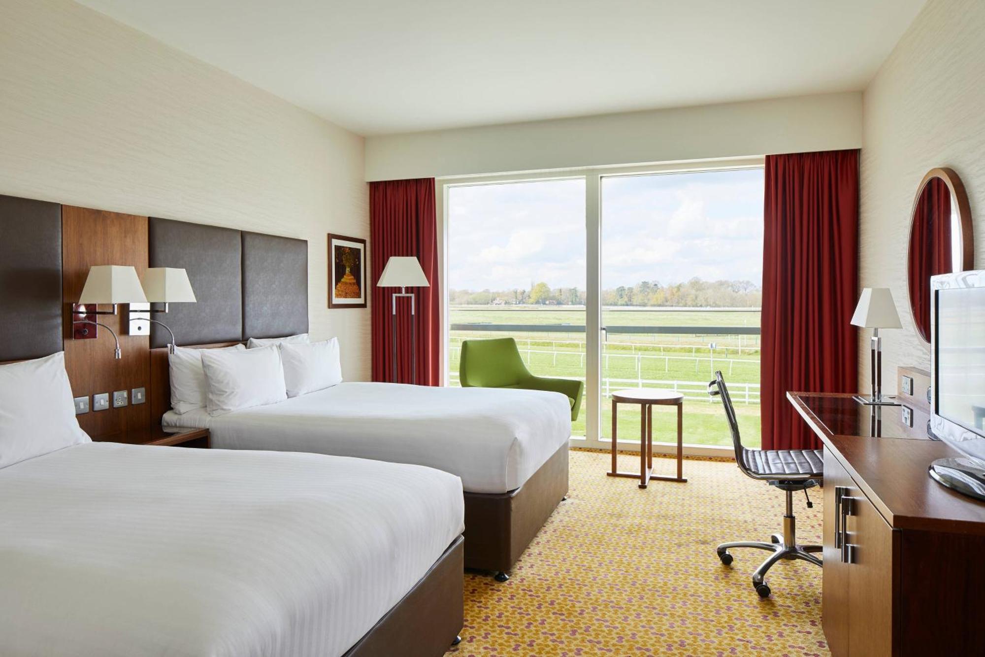 Lingfield Park Marriott Hotel & Country Club Exterior foto